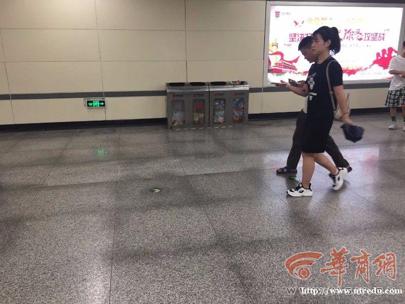 西安地鐵站、街頭現(xiàn)分類垃圾桶 你知道該怎么扔嗎？