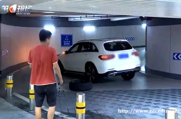 奔馳新車掉輪子,網友:玩的就是刺激!
