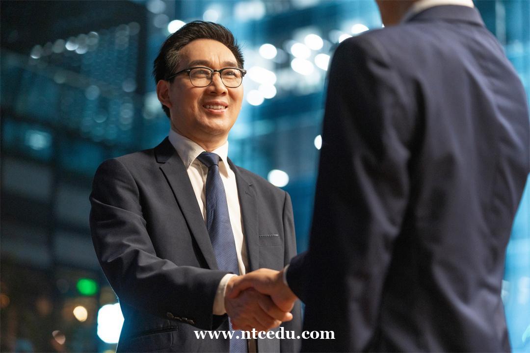 領導說你被辭退了明天不用來了，該怎么辦？